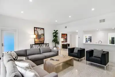 Image de La Casa Blanca | Minutes from beach