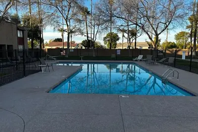 Image de Newly renovated **Close to Old Town Scottsdale**work area, Wi-Fi, large Tv