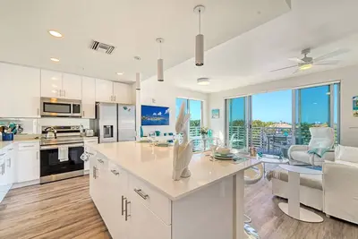 Image de Deluxe 2/2 Corner Unit Pool View w/ 2 terraces Top Floor