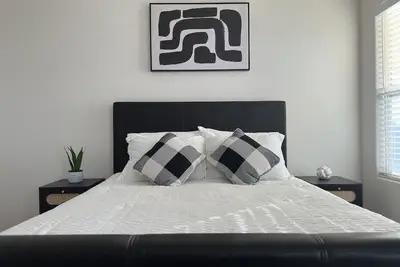 Image de Colorado Springs getaway! 8 mins to airport and downtown, free parking