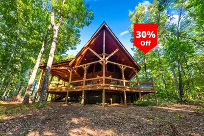 Image de ♥ Pinterest Perfect, Charming Cabin ★ King Bed, Hot Tub, Xbox, Spacious Deck