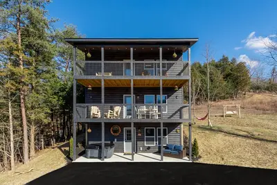 Image de Brand New Private Property w/Rv-Boat Parking Space, Hot Tub, Firepit, Games&More
