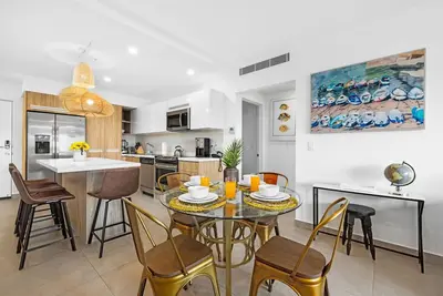 Image de Let’s enjoy life in this cozy and modern condo