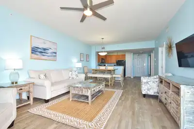 Image de 11th Floor and Fully Updated! Beautiful Views at The Palms of Destin!