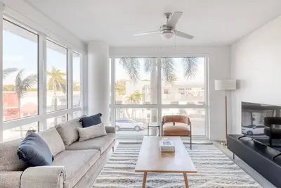 Image de Sleek Little Havana 2br w/ Gym, Pool & W/D, nr nightlife, by Blueground
