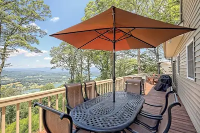 Image de The Gathering Place  by Chatuge Home Concierge<br> Mountain View, View of Lake Chatuge