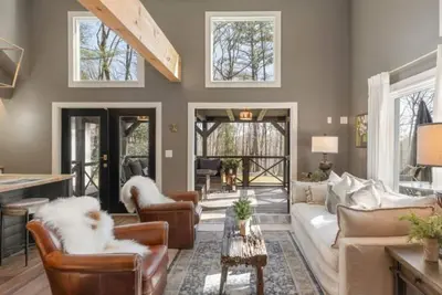 Image de Charming In Town Cottage-2 Fireplaces