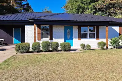 Image de Spacious Family Home Close to University of Alabama Sleeps up to 9 People!