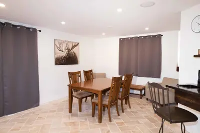 Image de Beautiful quiet space located in the heart of Merritt suburbs.