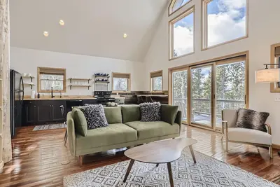 Image de Peaceful Mountain Chalet with gorgeous views!