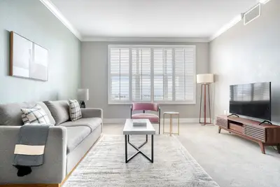 Image de Gorgeous Santana Row 2br w/ Gym & Pool, nr highways, by Blueground