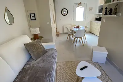 Image de 5 mn from Thoiry theme park, 52 m2 apartment with private garden
