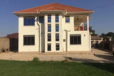 Image de Beautiful family home with spacious garden for rentals, close to the Golf course