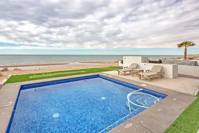 Image de Casa Bonita Beachfront Bliss: Oceanfront Home, Golf Course