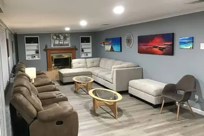 Image de Cozy comfort and new remodeled house with quality new furniture and private pool