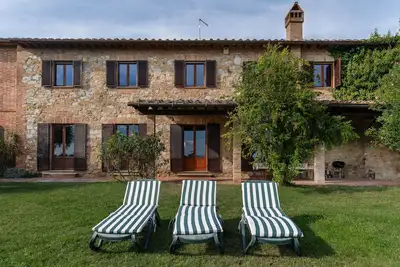 Villa dans un domaine à 5 km. de Sienne