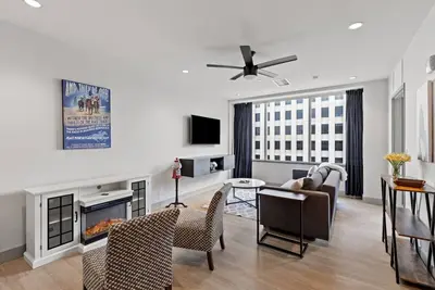 Image de 175 Lex - Walkable Downtown Lexington - Top Floor