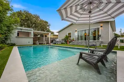 Image de Charming Beach Hideaway/Htd Pool/8 Blcks to Beach
