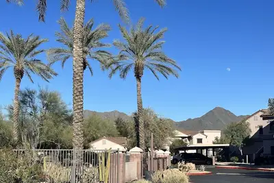 Image de Gated, Quaint & Spacious Condo 2bd/2ba + Office in the heart of North Scottsdale