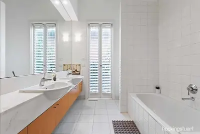 Image de Large family home only 2min to Grand Prix!