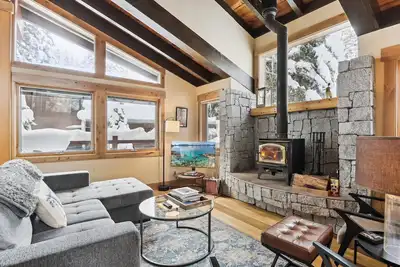Image de Mariposa Heights at Alpine - Ski Shuttle to Slopes - Wood Fireplace- Forest Views