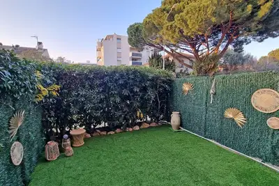 Image de Studio cabine 2/4 personnes - Climatisation - Wifi - Centre ville et plage à pied - Sainte Maxime