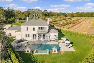 Image de Luxury French Villa in Water Mill