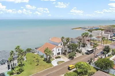 Waterfront Port Isabel, Full Private house with 6bd\/2. 5ba and Min's to Spi