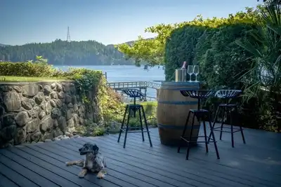 Image de Deep Cove 2 bedroom garden suite with water view