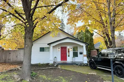 Image de Cozy E Medford cottage, freshly renovated