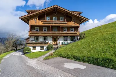 Image de Appartement \"Unterlehenhof A\" avec vue sur les montagnes, balcon et Wi-Fi.