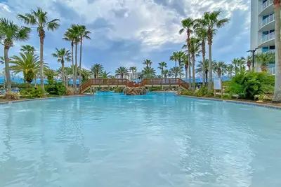 Image de Beachy resort condo with balcony, outdoor pools, hot tub, gym, tennis, Ac, & W/D