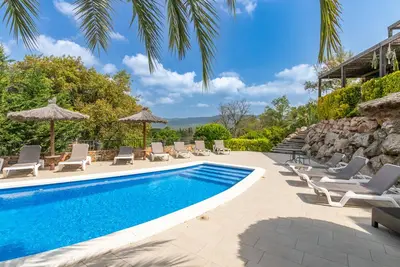 Image de Villa \"Golf\" avec vue sur les montagnes, Wi-Fi et climatisation.