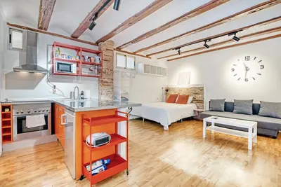 Image de Studio 'Mendoza' avec balcon, Wi-Fi et climatisation.