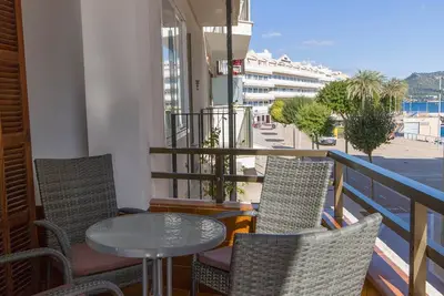 Image de Appartement 'Vives Ref 9002' avec vue sur la mer, Wi-Fi et climatisation.