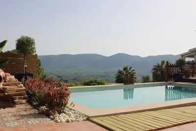 Image de Private pool villa with amazing garden and island views