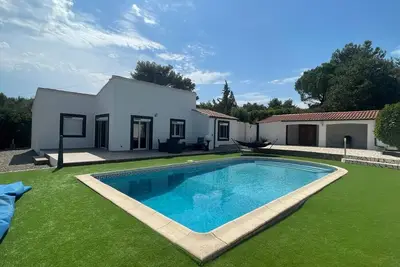 Image de Maison de vacances moderne avec piscine