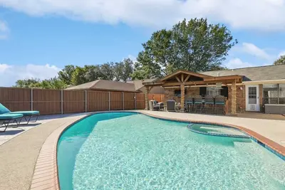 Image de Plano House close to Mckinney and Oak Point Park
