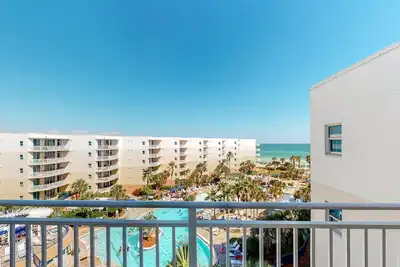 Image de Waterscape B614 ~ Top Floor ~ Beach & Lazy River Views ~ Free Beach Service!