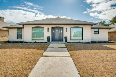 Image de Prestonwood Modern Gorgeous 4 Bed 3 Bath Home Pool