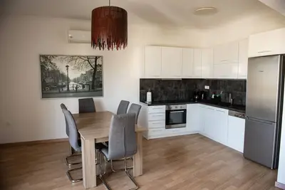 Image de Renovated flat 5min from subway station 'Attiki' (Kir_D4)
