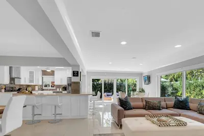 Image de Modern Coastal Style | Walk To Beach | Heated Pool | Tranquility | Ocean Mist Key | RESlDENCES