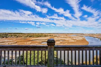 Image de 4 bedroom home with spectacular sound views