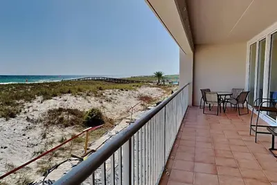 Image de Beach Regency #103 | Gulf Front Views + Pool!