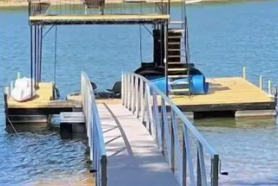Image de Peaceful 3 bedroom lakehouse w/private wooded lot.