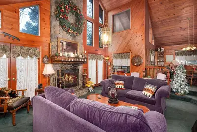 Image de 3-story near Big Beark, Lake Arrowhead