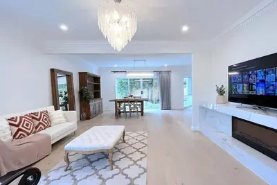Image de Luxury 3b 2. 5b Villa @Surrey Hills
