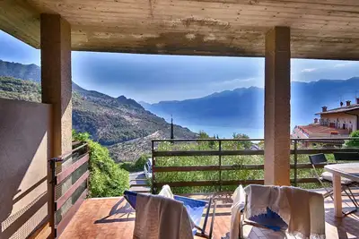 Image de Belvedere Beatrice Theater Home - with marvellous lake view
