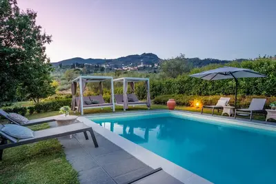Casa Santo, a sweet country apartment with pool on the hills of Lucca
