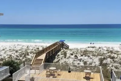 Image de Shine Bright at Starboard Light! Stunning condo located next to the water!